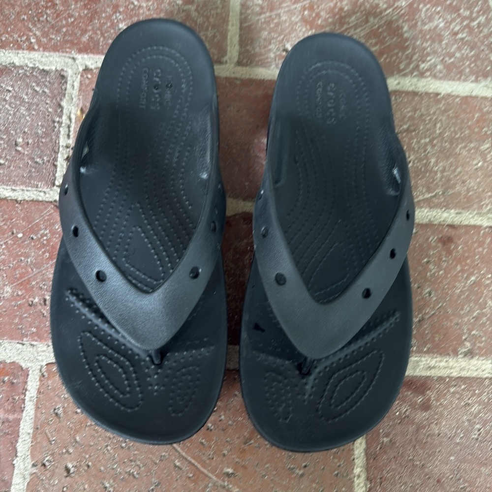 Crocs Classic Black Like New V2 Flip Flops